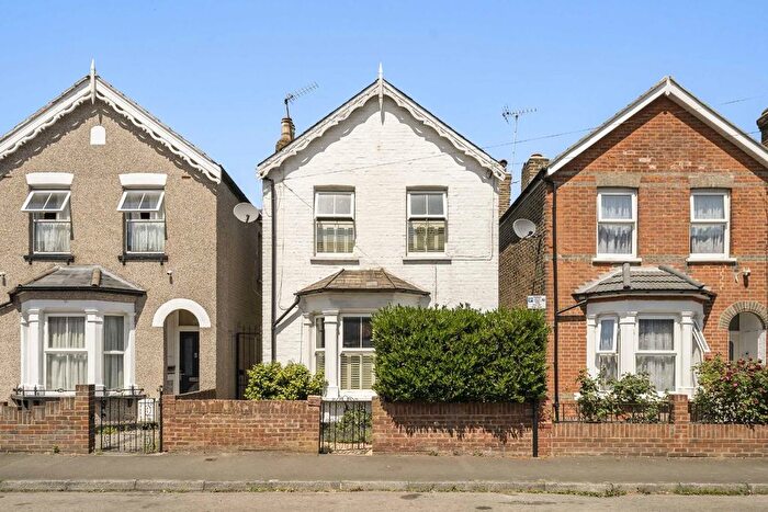 3 Bedroom Detached House For Sale In Cromwell Road, Feltham, TW13