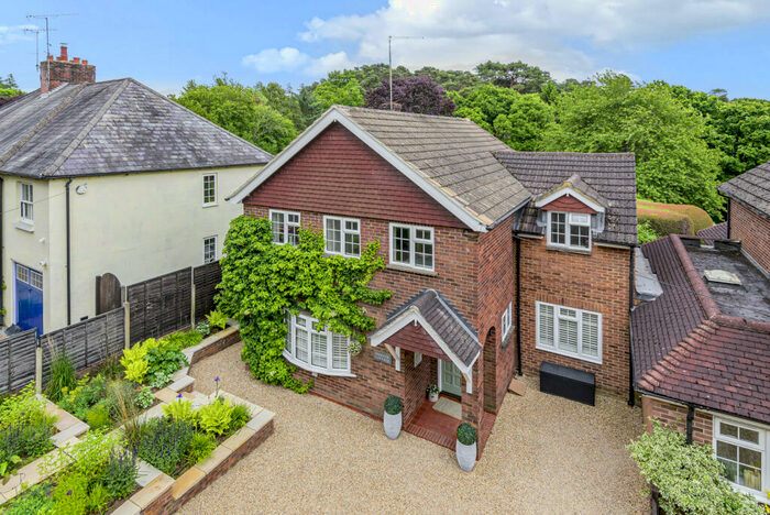 4 Bedroom House For Sale In Hamlash Lane, Frensham, Farnham, GU10