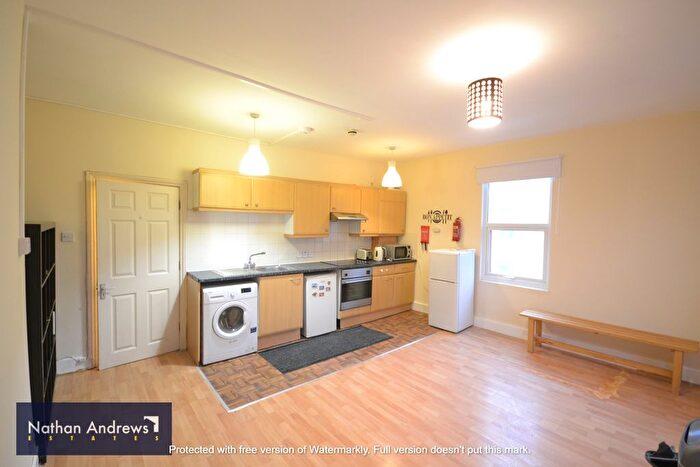 2 Bedroom Flat To Rent In Chiswick High Road, London, W4