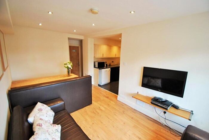 8 Bedroom House To Rent In Edgeworth Drive, Manchester, M14