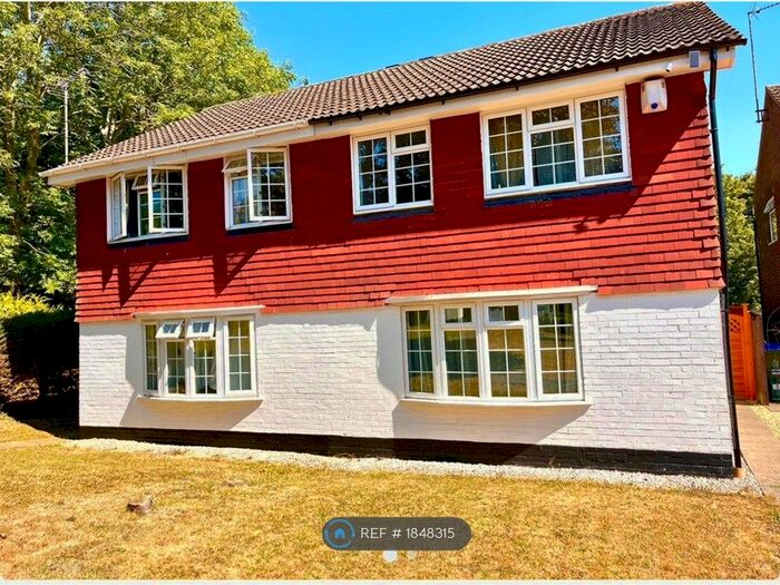 3 Bedroom Semi-Detached House To Rent In Greenway Walk, Buckingham, MK18