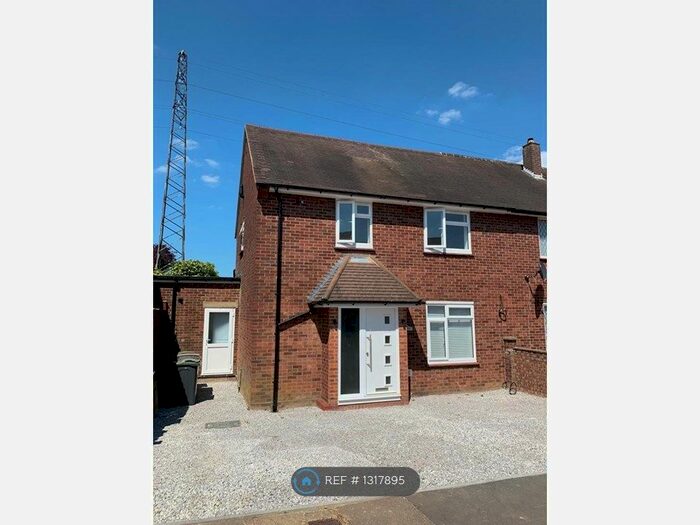 4 Bedroom Semi-Detached House To Rent In The Grove, Luton LU1