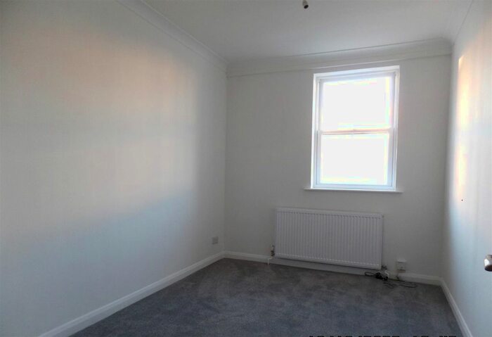 3 Bedroom Flat To Rent In Lower Rock Gardens, Brighton, BN2