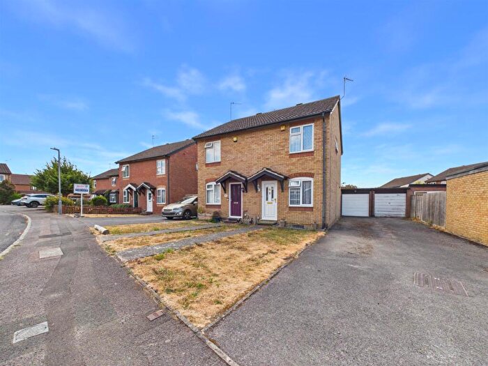2 Bedroom Semi-Detached House For Sale In Lodden Close, Hawkslade, Aylesbury, HP21