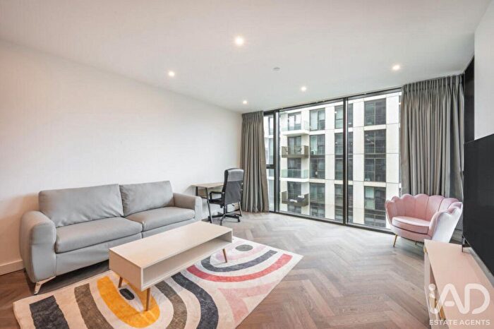 2 Bedroom Flat For Sale In Merino Garden, London, E1W