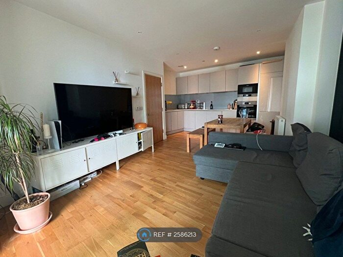 2 Bedroom Flat To Rent In Station Road, London, SE13