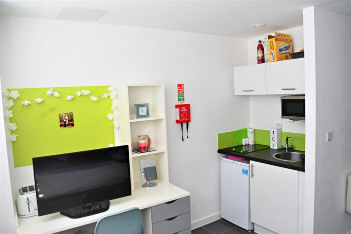 1 Bedroom Private Hall To Rent In Tudor Road, Leicester, LE3