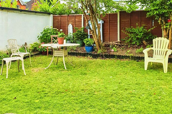 1 Bedroom Flat For Sale In Hatchlands Road, Redhill, Surrey, RH1