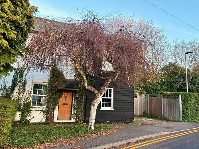 3 Bedroom Semi-Detached House For Sale In Pooleys Lane, Hatfield, AL9