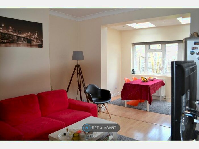 3 Bedroom Terraced House To Rent In Dalmeny Avenue, London, SW16