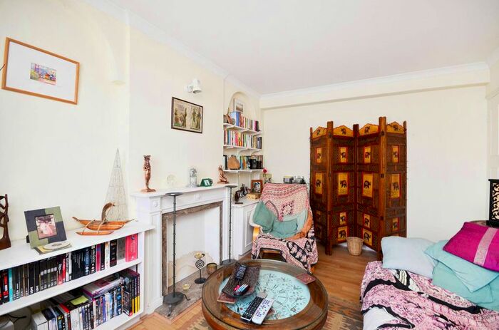 2 Bedroom Flat To Rent In Cleveland Street, Fitzrovia, London, W1T