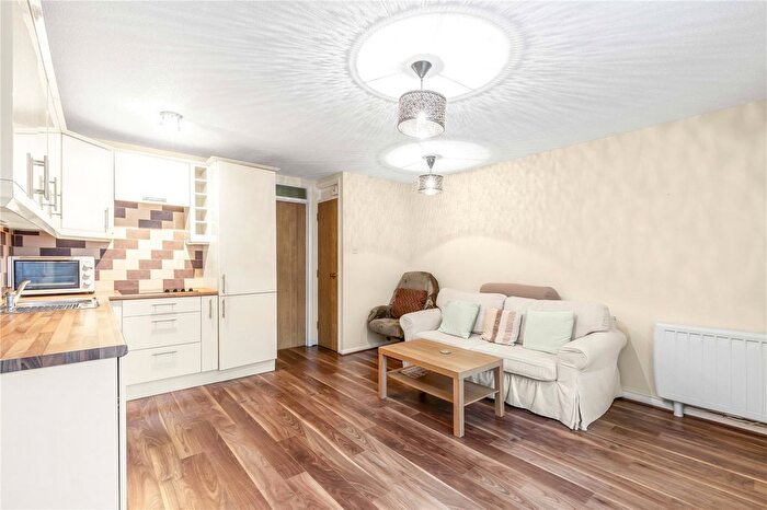 1 Bedroom Flat To Rent In Veronica Gardens, London, SW16