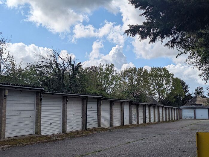 Property To Rent In Heathview Close, N2