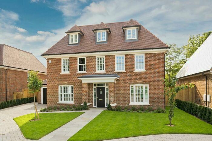 4 Bedroom Detached House To Rent In Broadoaks Park, Parvis Road, KT14