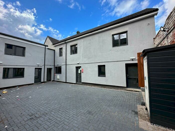 Studio To Rent In Bulwer Road, Nottingham, NG7