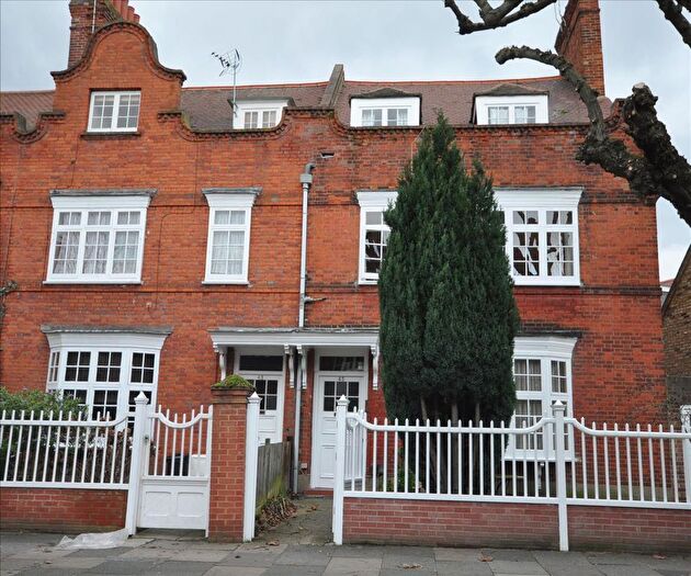 1 Bedroom Flat To Rent In Woodstock Road, Chiswick, London, W4