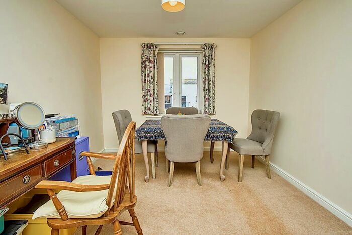 2 Bedroom Flat For Sale In Foxes Road, Newport, Isle Of Wight, PO30
