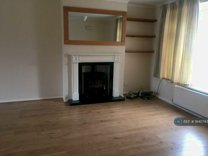 4 Bedroom Semi-Detached House To Rent In Woodland Close, Hutton, Brentwood, CM13