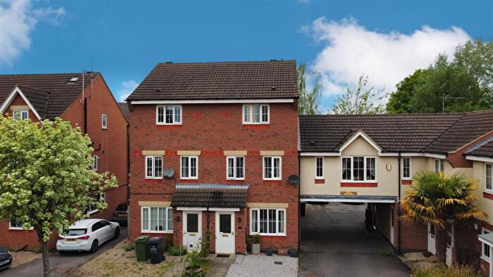 3 Bedroom Semi-Detached House For Sale In Adam Dale, Loughborough, LE11