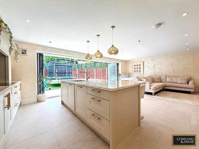4 Bedroom Chalet For Sale In Burnt Mills Road, Basildon, SS13