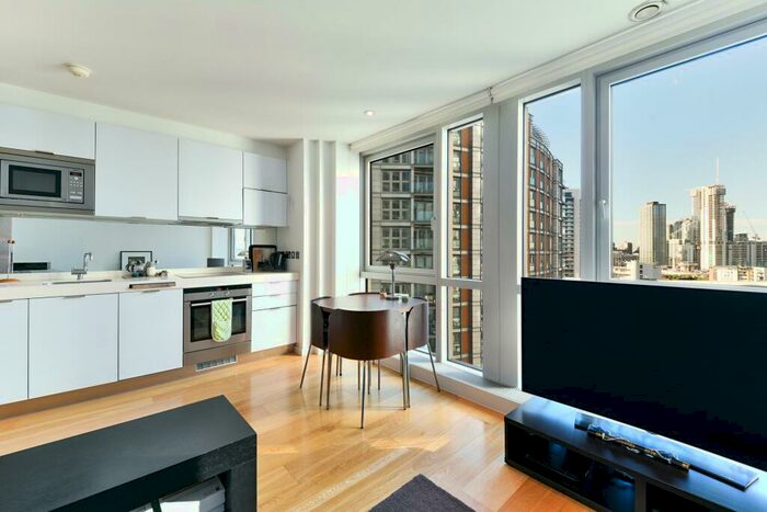 Apartment To Rent In Ontario Tower, Fairmont Avenue, London, E14