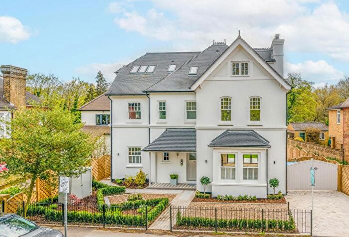 2 Bedroom Apartment For Sale In Station Avenue, Walton-on-Thames, KT12