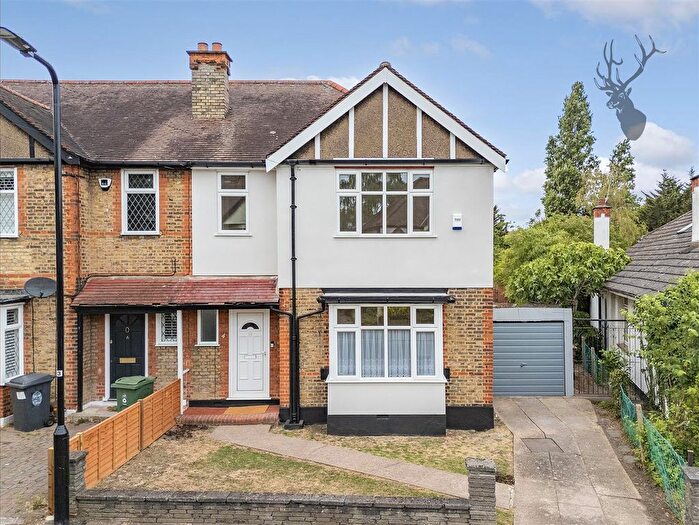 3 Bedroom End Terrace House For Sale In Mayfield Road, North Chingford, E4