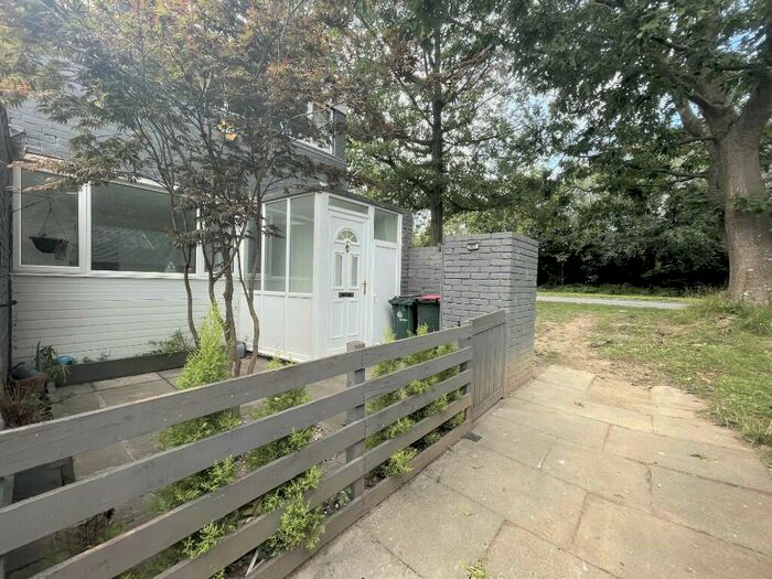 1 Bedroom Maisonette To Rent In Snowdrop Close, Crawley, West Sussex, RH11