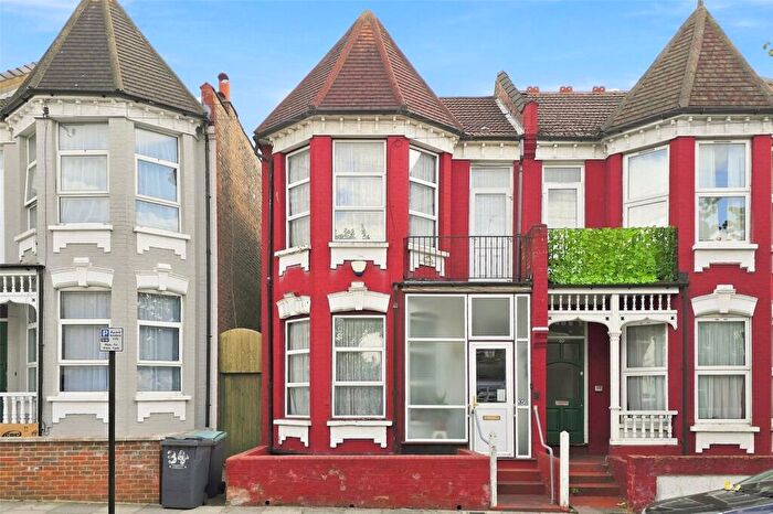 4 Bedroom Semi Detached House For Sale In Arcadian Gardens, London, N22