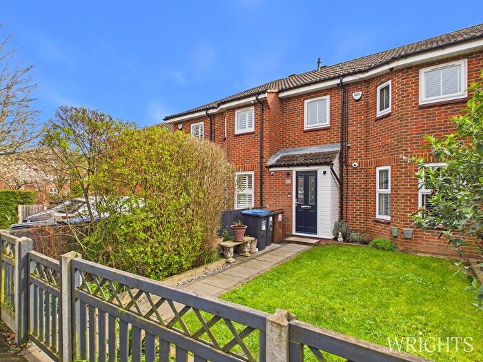 3 Bedroom Terraced House For Sale In Broadwater Crescent, Welwyn Garden City, AL7