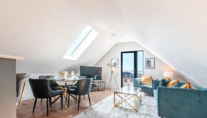 3 Bedroom Flat To Rent In Ravenscroft Ave, London, NW11