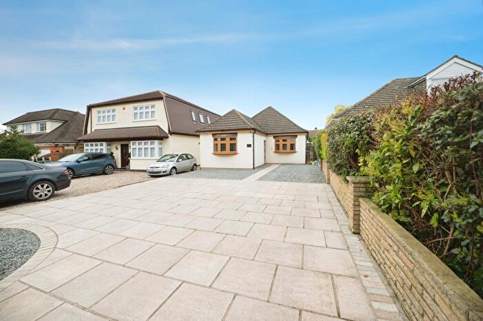3 Bedroom Detached Bungalow For Sale In Wingletye Lane, Hornchurch, RM11