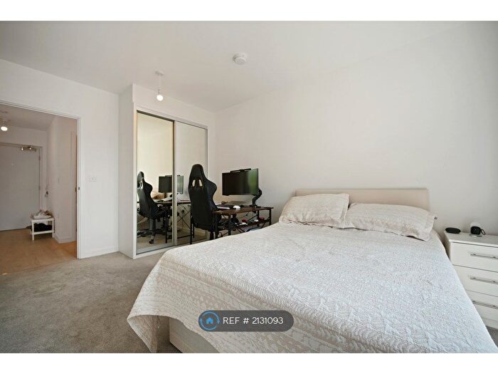 1 Bedroom Flat To Rent In Garraway Apartments, London, W3