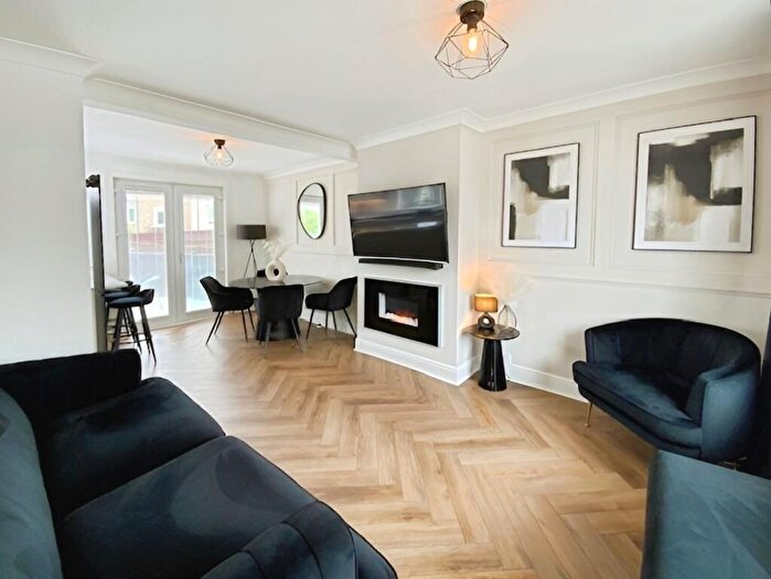 2 Bedroom Semi-Detached House For Sale In Faskin Road, Glasgow, G53