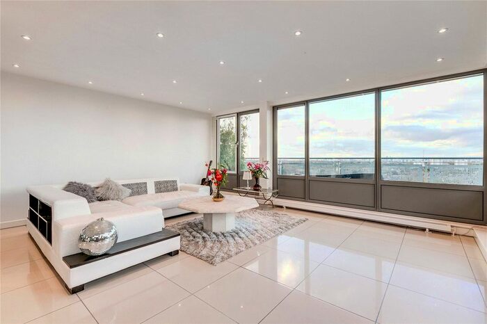 3 Bedroom Flat To Rent In Courtenay House, New Park Road, London, SW2