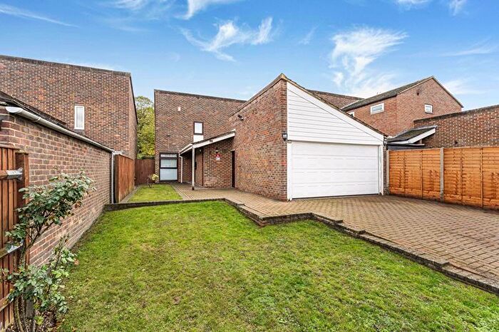 3 Bedroom Detached House For Sale In Denham Close, Bletchley, Milton Keynes, MK3