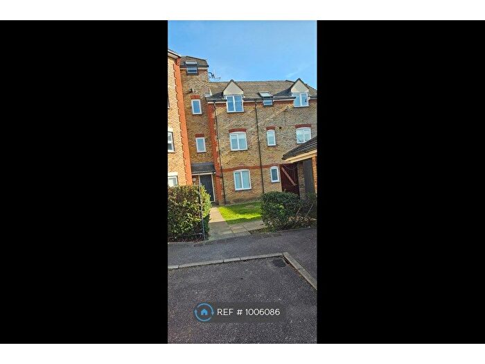 2 Bedroom Flat To Rent In Victoria Gate, Harlow, CM17