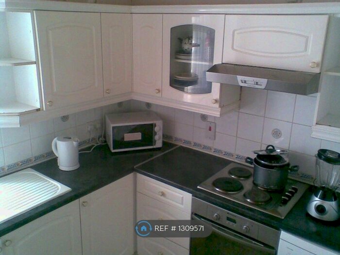 2 Bedroom Flat To Rent In Broomlands Street, Paisley PA1