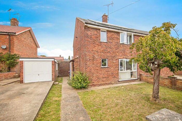3 Bedroom Semi-Detached House For Sale In Sandpiper Road, Ipswich, IP2