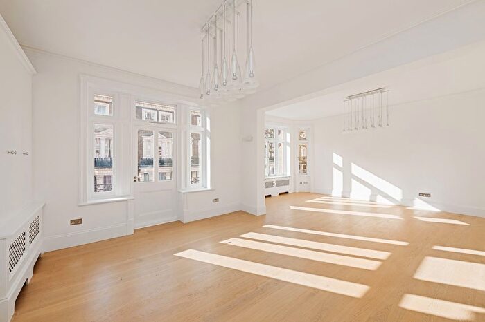 4 Bedroom Flat To Rent In Carlton Mansions, Holland Park Gardens, W14