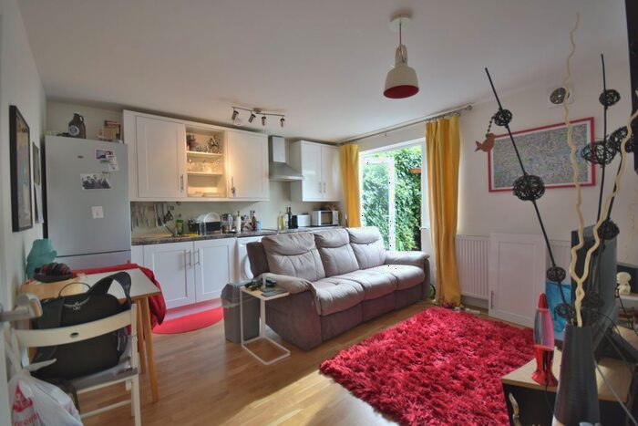 2 Bedroom Flat To Rent In Linden Walk, Archway, N19