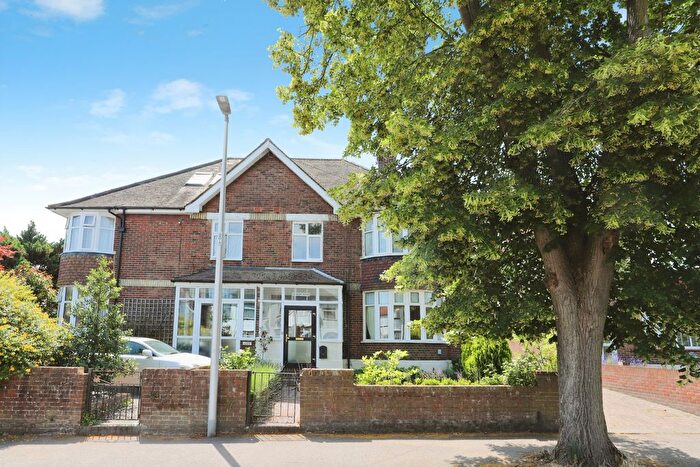 3 Bedroom Semi Detached House For Sale In Oxford Road, Gillingham, ME7