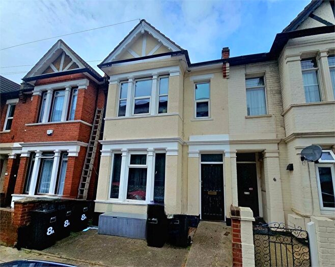 2 Bedroom Apartment For Sale In Elmer Avenue, Southend On Sea, Southend On Sea, SS1