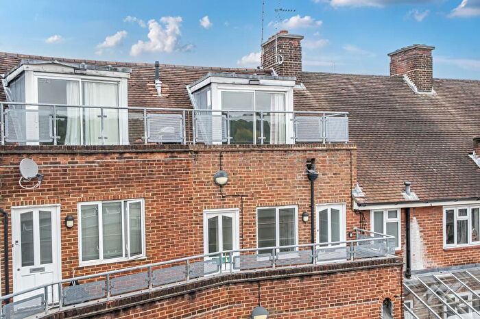 2 Bedroom Maisonette For Sale In High Wycombe, Train Station, Buckinghamshire, HP11
