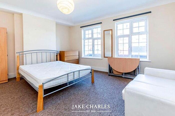5 Bedroom Maisonette To Rent In Chapel Market, London, N1