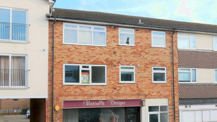 2 Bedroom Flat To Rent In Station Road, Cuffley, EN6