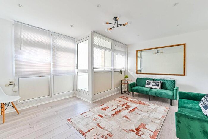 4 Bedroom Maisonette For Sale In Ossulston Street, Camden, London, NW1