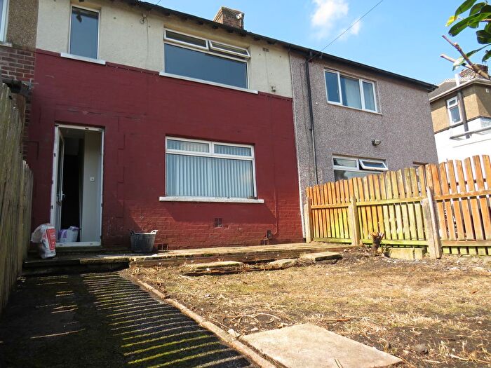 2 Bedroom Property To Rent In Denfield Crescent, Halifax, HX3