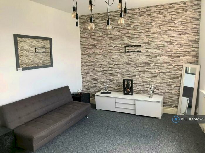 2 Bedroom Flat To Rent In Oswald Road, Chorlton Cum Hardy, Manchester, M21