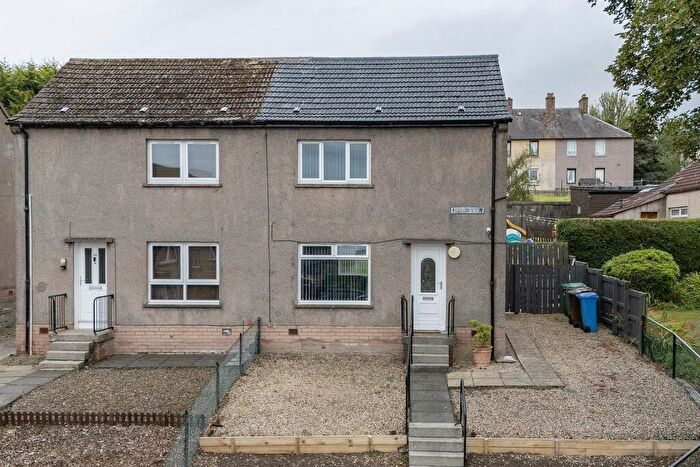 2 Bedroom Semi-Detached House For Sale In Hilton View, Lumphinnans, KY4